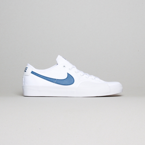 Nike – BLZR – White / Navy – 104